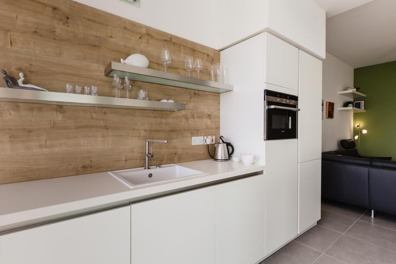 Splendid Seaside Retreat On Spinola Bay Apartment Saint Julian's Ngoại thất bức ảnh