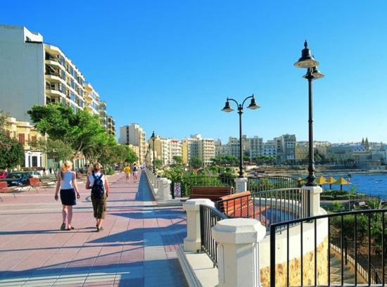 Splendid Seaside Retreat On Spinola Bay Apartment Saint Julian's Ngoại thất bức ảnh