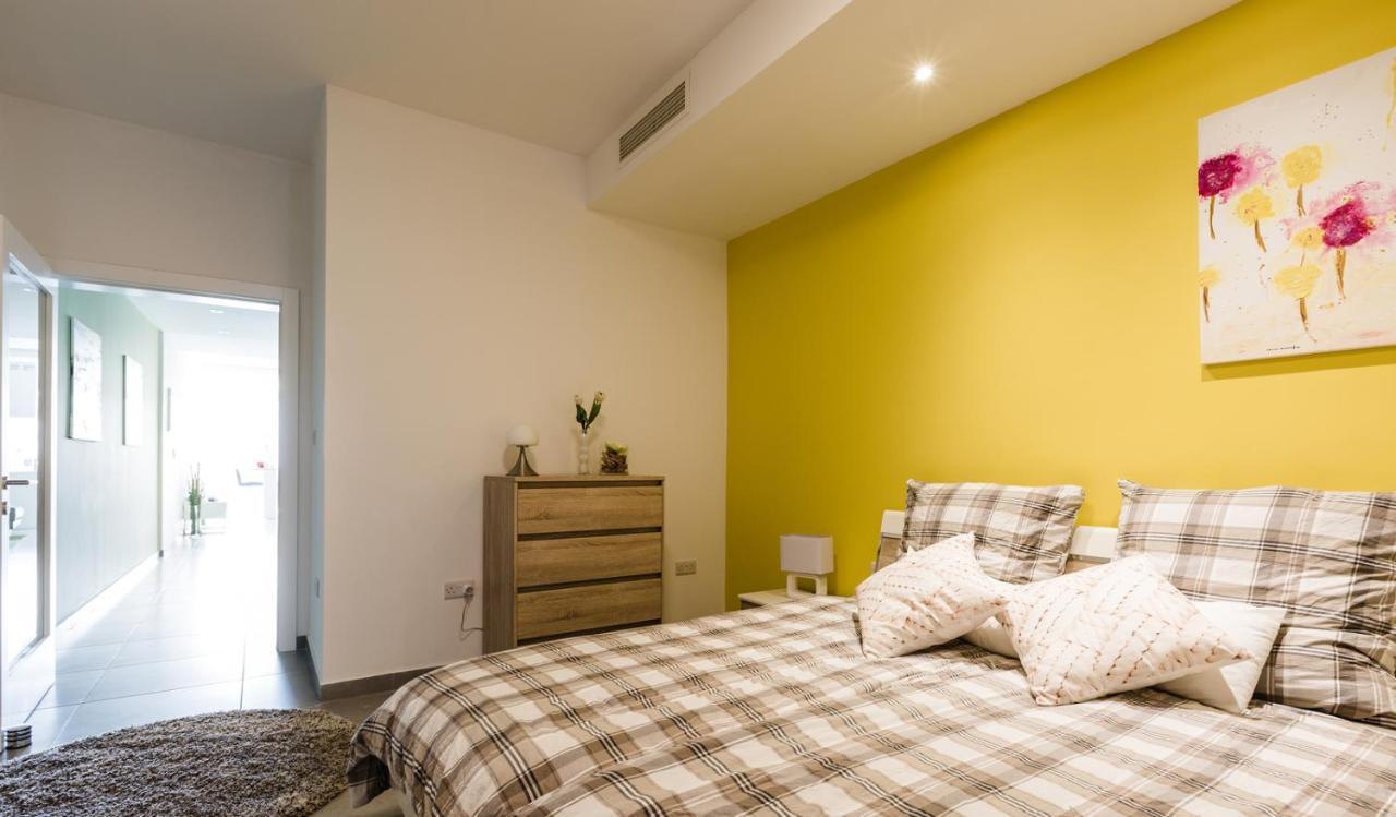Splendid Seaside Retreat On Spinola Bay Apartment Saint Julian's Ngoại thất bức ảnh