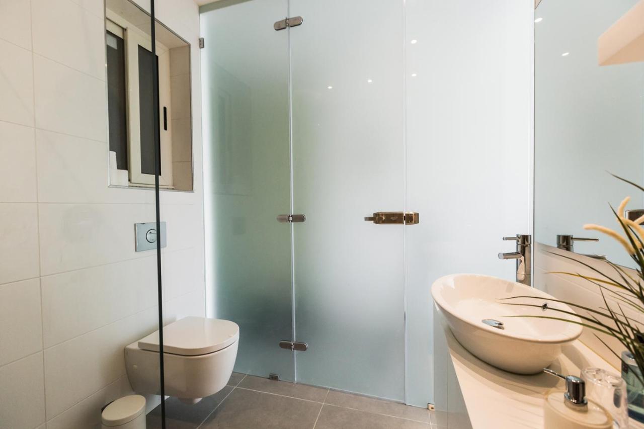 Splendid Seaside Retreat On Spinola Bay Apartment Saint Julian's Ngoại thất bức ảnh