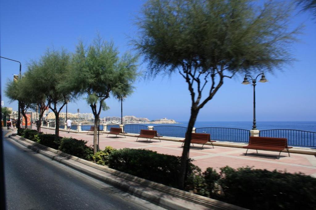 Splendid Seaside Retreat On Spinola Bay Apartment Saint Julian's Ngoại thất bức ảnh
